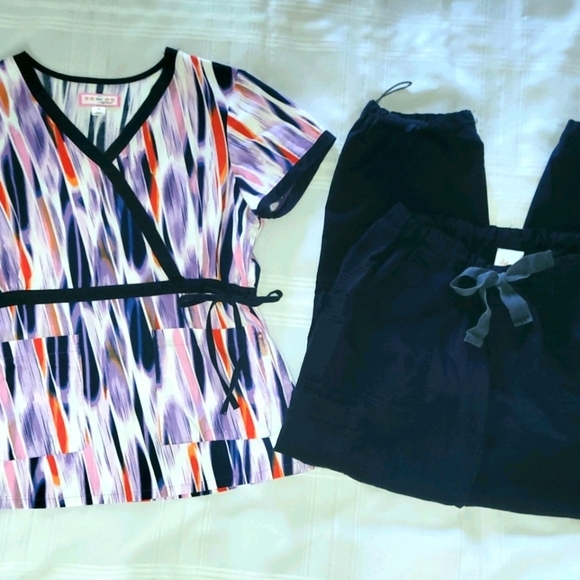 Koi Scrub Set Mock Wrap Top Navy size Medium
